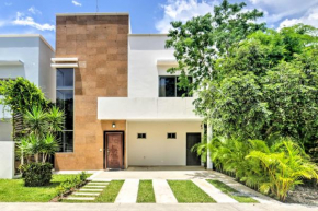Luxe Playa Del Carmen Home with Pool - Walk to Beach